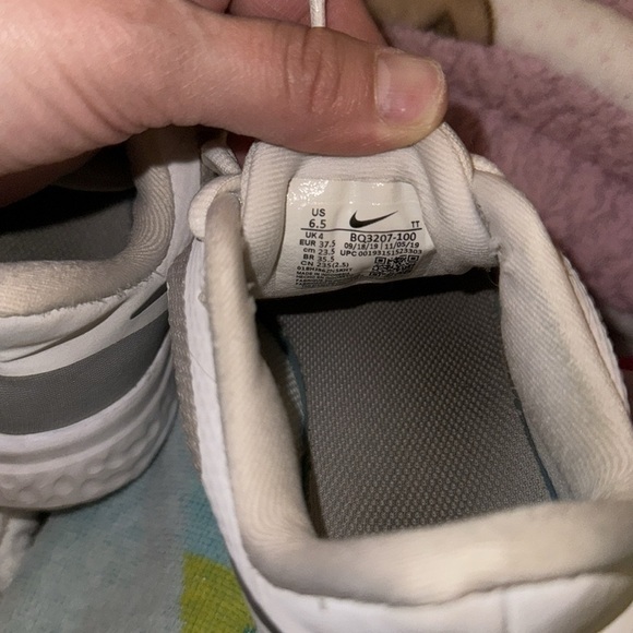 Nike Women’s Tanjun Revolution sneaker - Picture 4 of 4